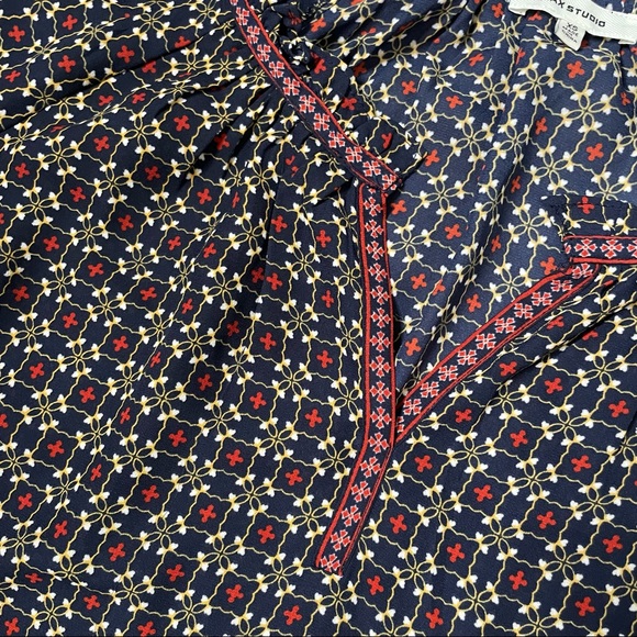 Max Studio geo print flutter sleeve blouse - Picture 4 of 7